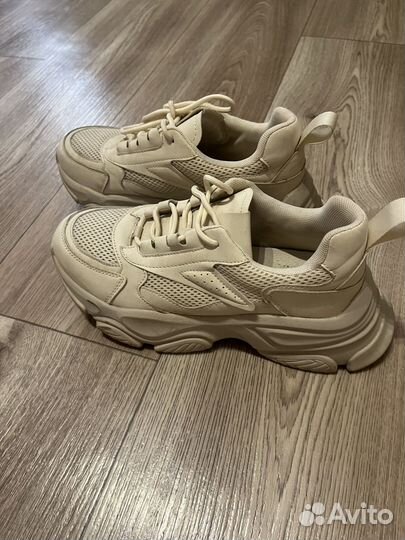 Кроссовки женские