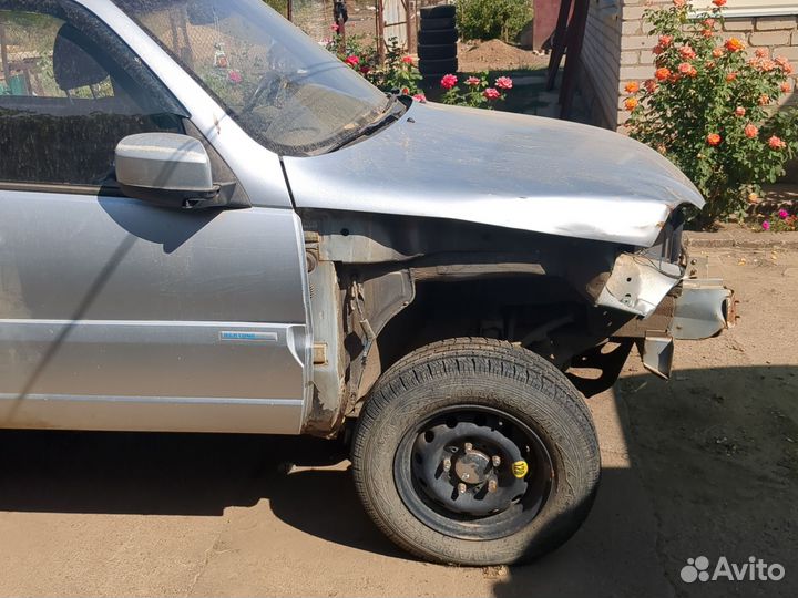 Chevrolet Niva 1.7 МТ, 2005, битый, 200 000 км