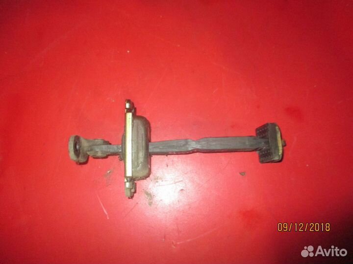 Ограничитель двери задний левый Hyundai Santa Fe