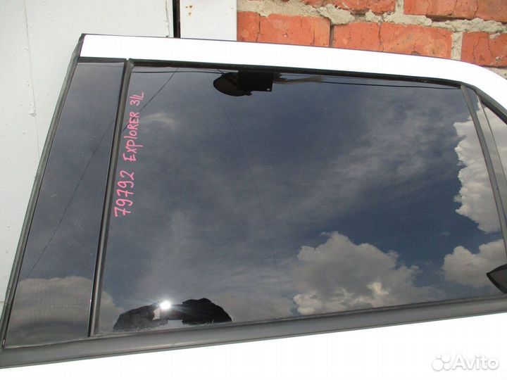 Стекло двери задней левой Ford Explorer 5 (U502)