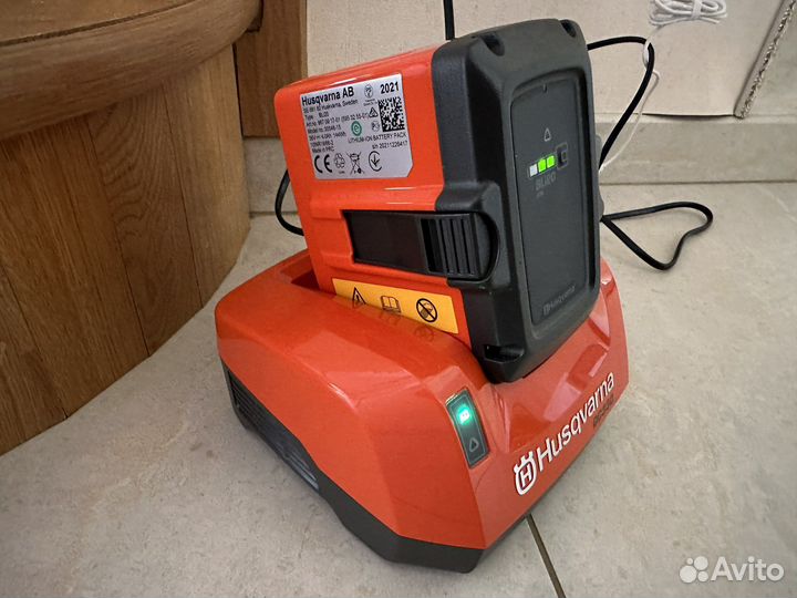 Зарядное устройство 36 В Husqvarna QC330