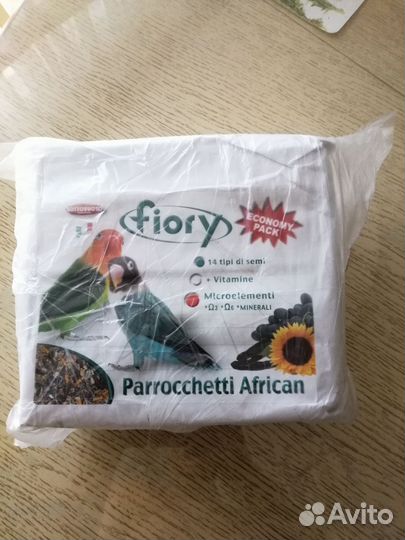 Корм для средних попугаев Италия Fiory 3.2кг