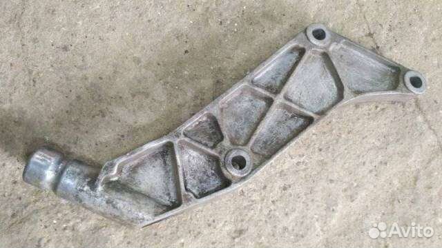 Кронштейн подушка двигателя кпп passat b5 1.9