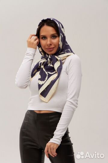 Платок женский Шерсть темно синий-бежевый 90х90