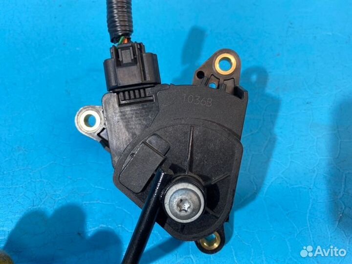 Педаль газа Nissan Note E11 HR16DE 2006