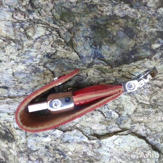 Флешка в кожаном чехле Крокодил