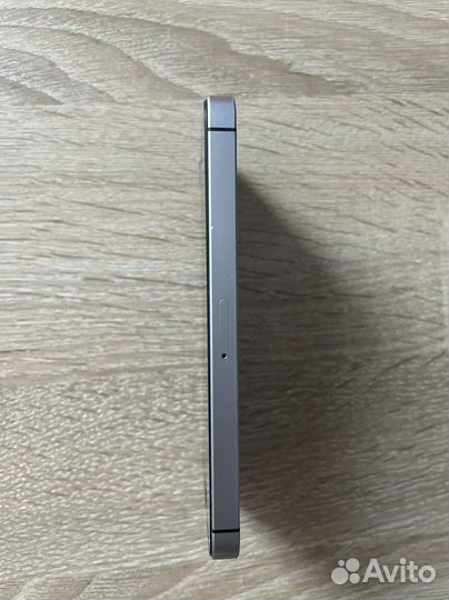 iPhone SE, 32 ГБ