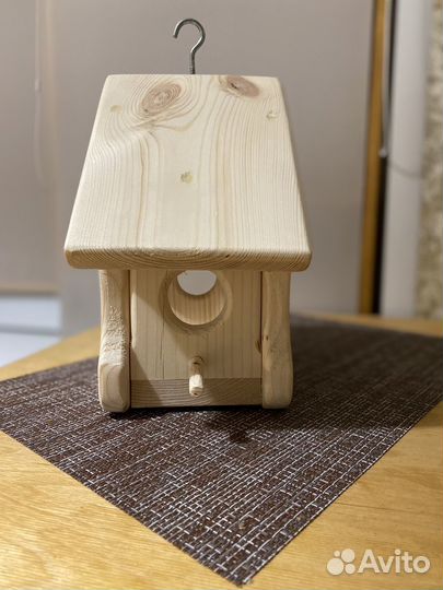 Кормушка для птиц из дерева