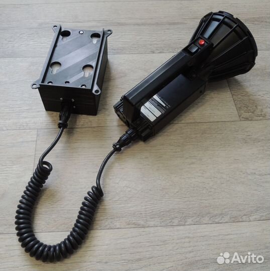 Ксеноновый фонарь-прожектор