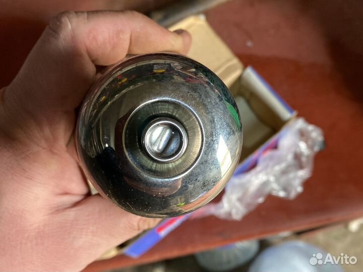 Дверная ручка с замком