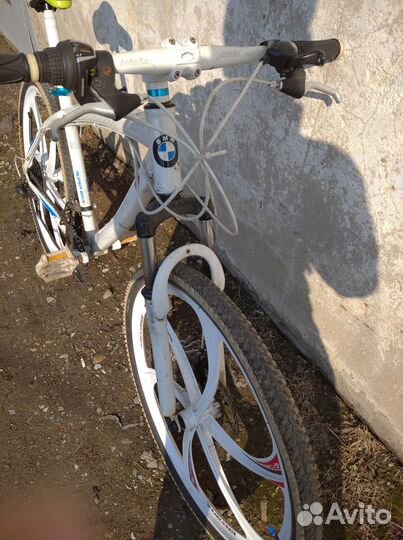 Велосипед на литых дисках bmw