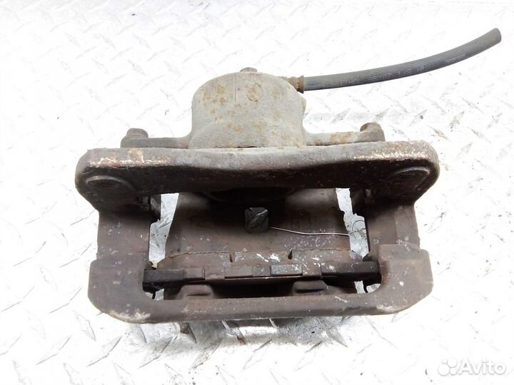 Суппорт передний правый Toyota Camry 6 XV40