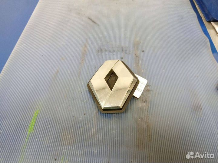 Эмблема решетки радиатора Renault Laguna 3