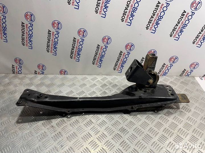 Балка под кпп Toyota Corolla E120