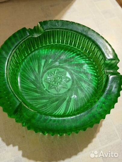 Старинная пепельница, зелёная