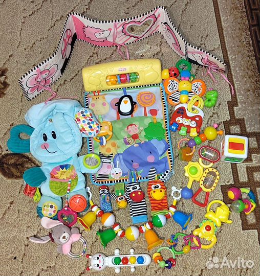 Развивающие игрушки для малышей пакетом до года