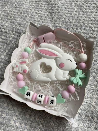 Именной держатель для соски и грызунка