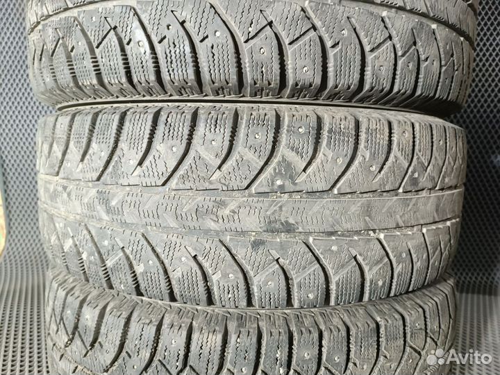 Bridgestone Ice Cruiser 7000 215/65 R16