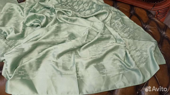 Платок шелковый мятного цвета 95см италия