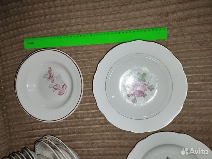 Набор столовой посуды, тарелки