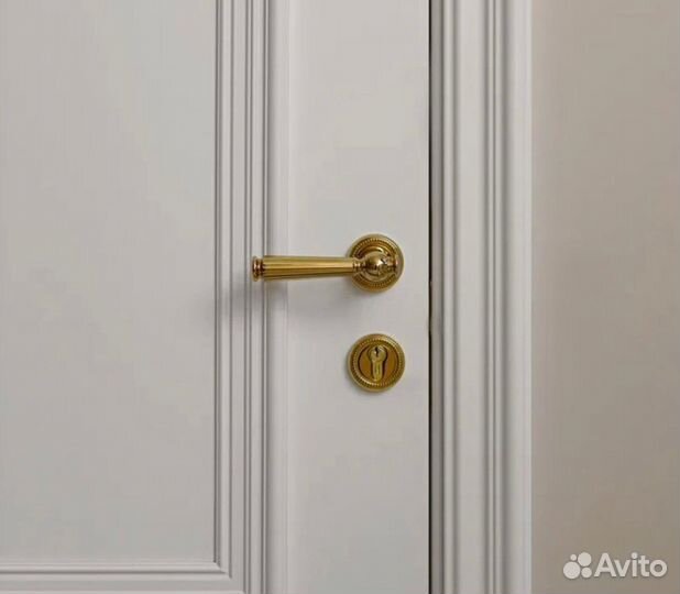 Золотые дверные ручки
