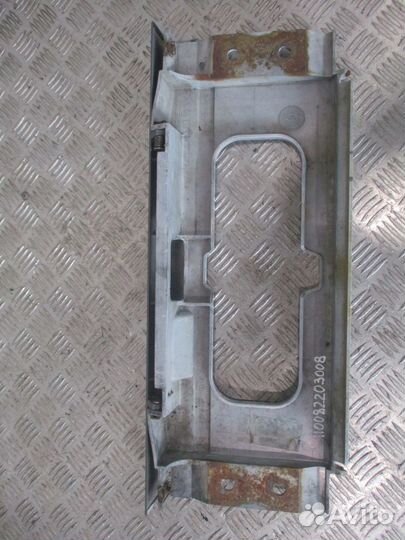 Средняя часть бампера Mercedes-Benz A9438850201