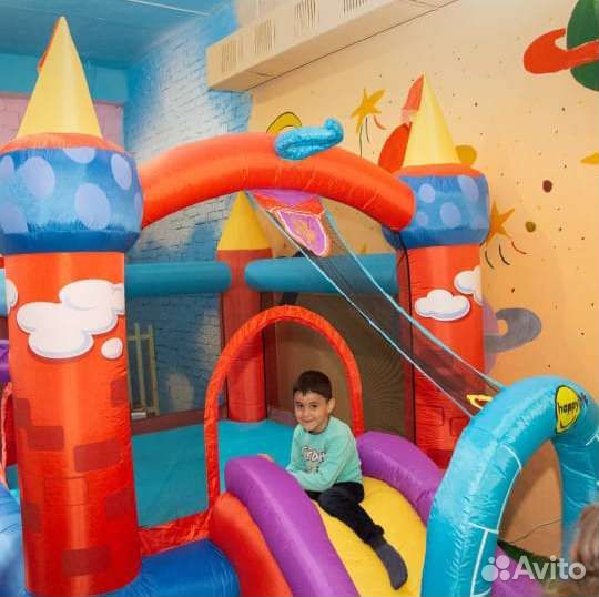Надувной батут с горкой
