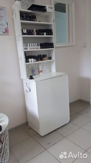 Продам маникюрный стол с полками