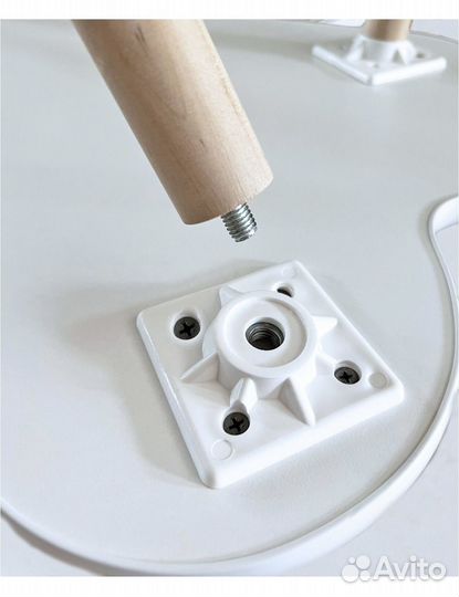 Стол и стулья