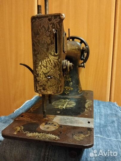 Швейная машина 