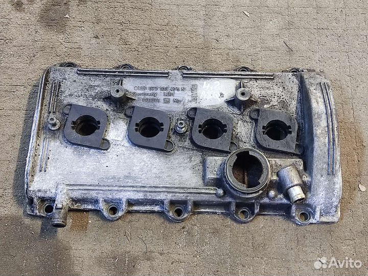Крышка клапанная левая 4.2 AXQ VW Туарег