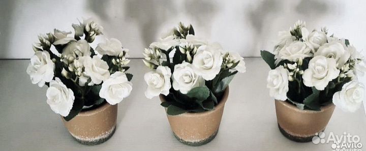 Искусственные цветы в горшках розы белые