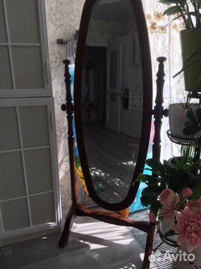 Зеркало старинное напольное овал