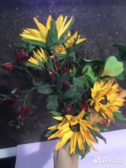 Декоративные подсолнушки/физалис/шиповник букет