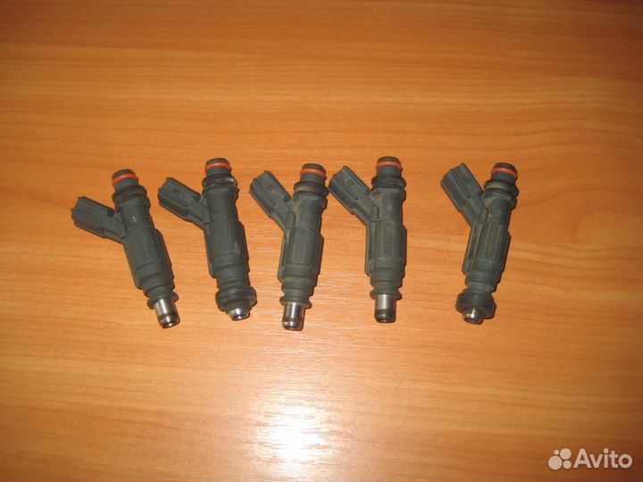 Форсунка топливная toyota corolla auris