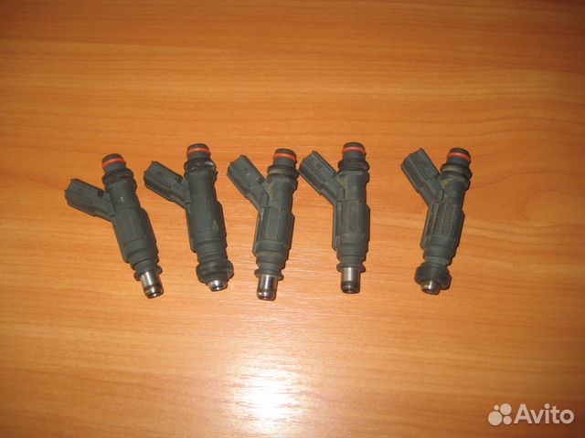 Форсунка топливная toyota corolla auris