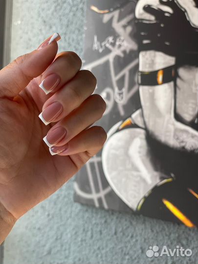 Маникюр, педикюр, наращивание ногтей