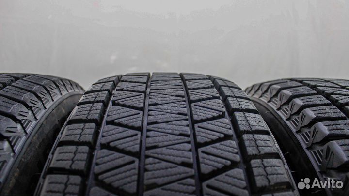 Bridgestone Blizzak DM-V3 215/65 R17 103T