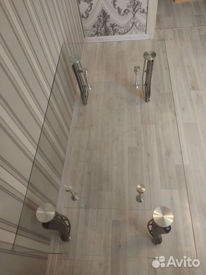 Стеклянный столик