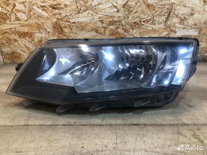 Фара передняя левая Skoda Octavia A7 liftback 1.4