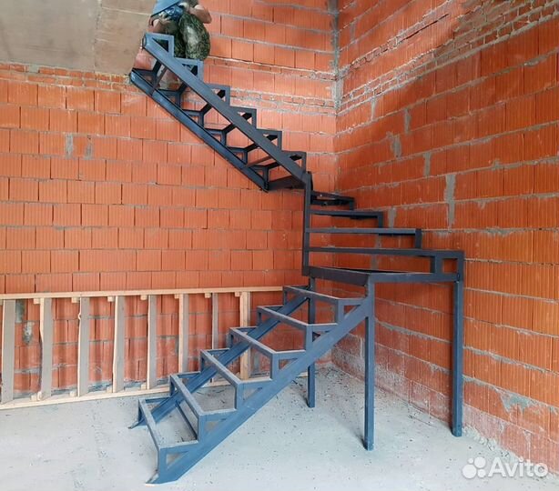 Лестница на металлическом каркасе