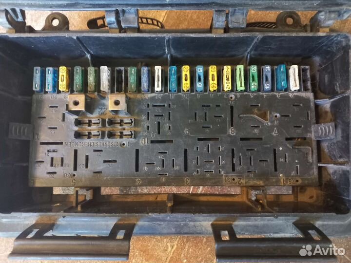 Блок предохранителей Audi 80