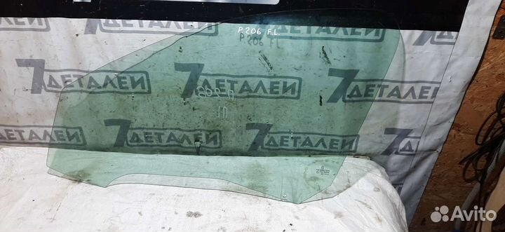 Стекла передние Peugeot 206