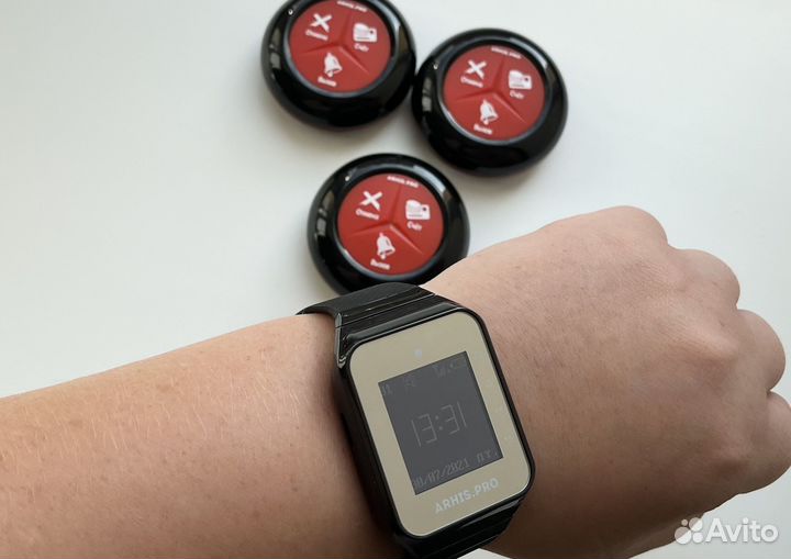 Премиальная кнопка вызова официанта и часы