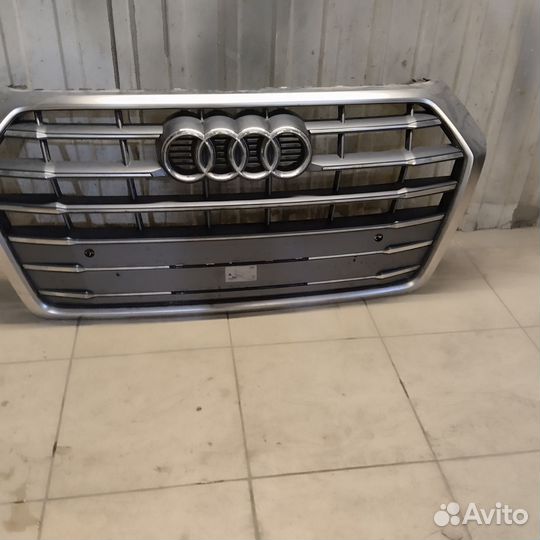 Audi Q5 решетка радиатора