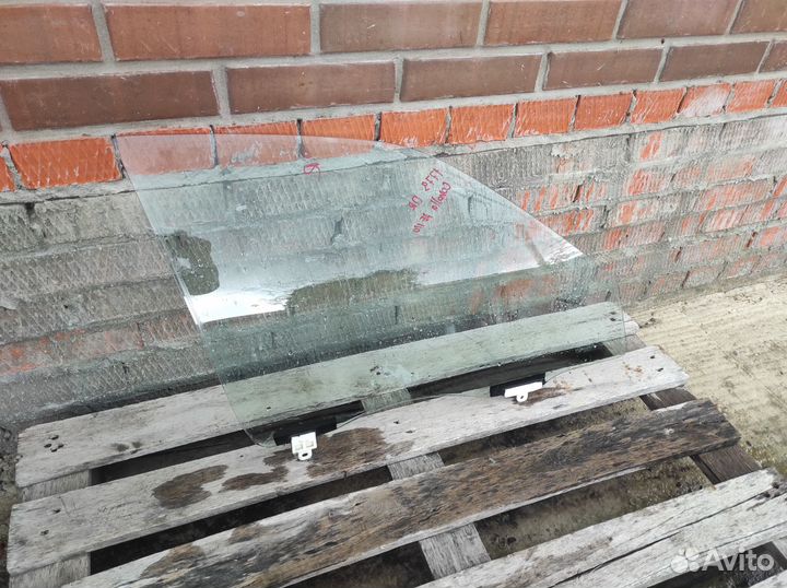 Стекло переднее правое Toyota Corolla AE110