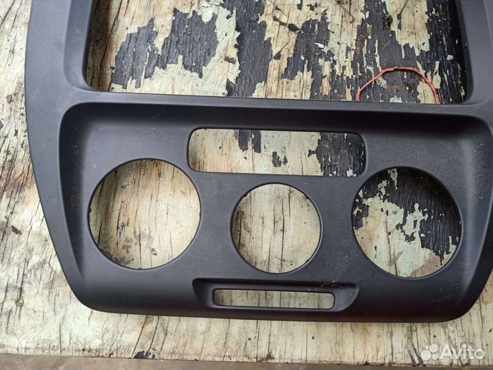 5c6858069 Рамка магнитолы jetta 6