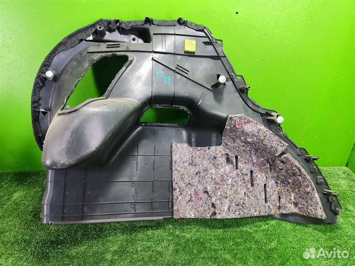 Обшивка багажника правая Toyota Yaris P90 2010