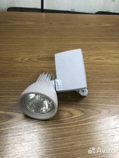 Трековый светильник металлогалогенный