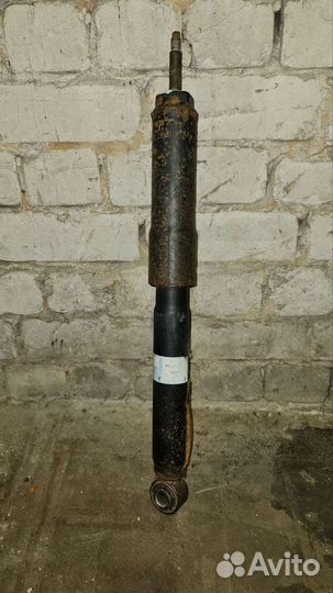 Задний амортизатор Toyota Land Cruiser 200